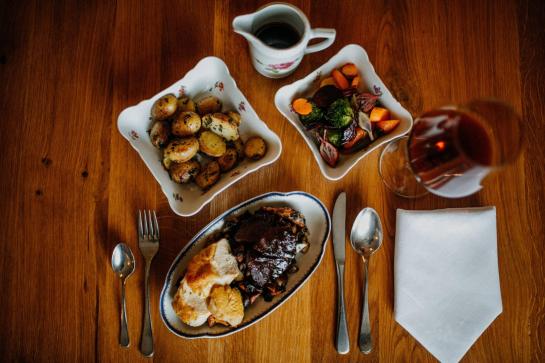 Gesellige Tischrunde